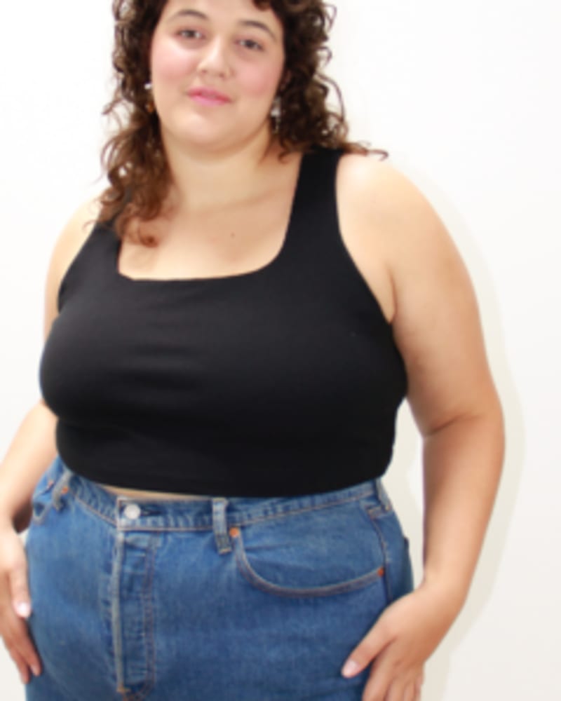Front of a model wearing a size L Gem Cropped Tank in Onyx by Lovefool. | dia_product_style_image_id:249629